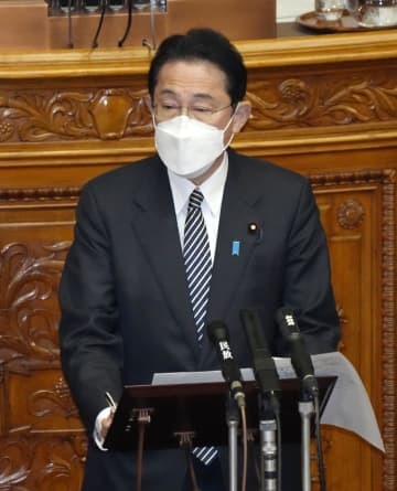 参院本会議で答弁する岸田首相＝21日午前
