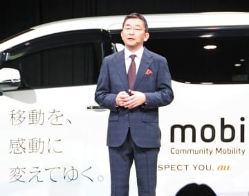 新サービス「mobi（モビ）」を発表するKDDIの高橋誠社長＝22日午前、東京都千代田区