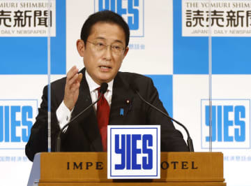 東京都内のホテルで講演する岸田首相＝22日午後
