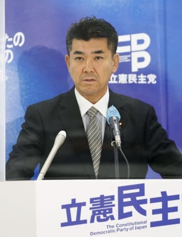 記者会見で質問に答える立憲民主党の泉代表＝24日午前、国会