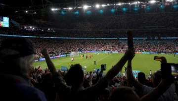 ネット上での人種差別に厳罰！英国で「サッカー10年観戦禁止」へ