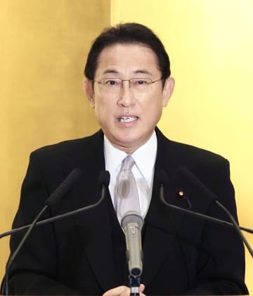 伊勢神宮の参拝を終え、年頭の記者会見をする岸田首相＝4日午後、三重県伊勢市