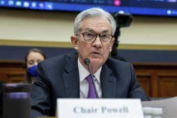 FRBのパウエル議長＝2021年12月、ワシントン（AP＝共同）