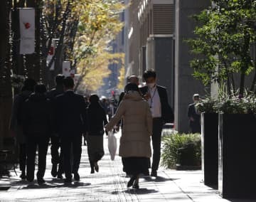 東京・丸の内のオフィス街＝2021年12月