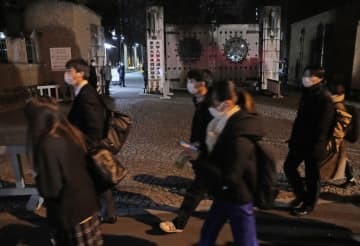 東大前で受験生ら3人が刃物で切り付けられた現場付近＝15日午後、東京都文京区