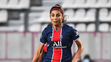 タリバンに父を殺害される壮絶人生…女子サッカー選手、医者になる夢を叶える