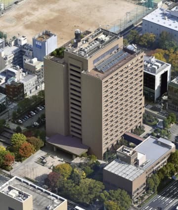 広島市役所（共同通信社ヘリから）＝2020年11月