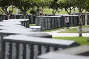 沖縄戦犠牲者の名が刻まれた「平和の礎」＝沖縄県糸満市の平和祈念公園