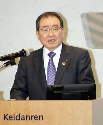 「労使フォーラム」であいさつする経団連の十倉雅和会長＝25日午前、東京都千代田区