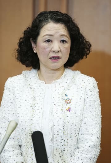 経団連との会談を終え、取材に応じる連合の芳野友子会長＝26日午前、東京都千代田区