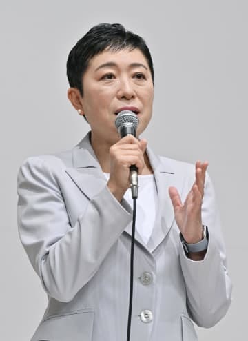 今年夏の参院選への立候補を表明する、立憲民主党の辻元清美前副代表＝31日午前、大阪府高槻市