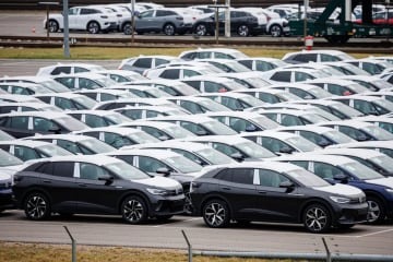 ドイツ自動車大手フォルクスワーゲンのEV＝1月27日、ドイツ・ツビッカウ（ゲッティ＝共同）