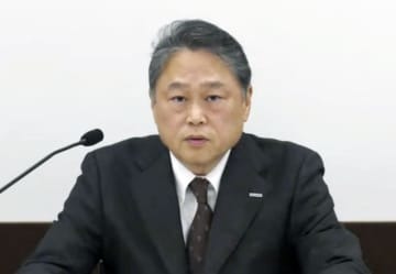 オンラインで決算内容を説明するパナソニックの梅田博和最高財務責任者＝2日午後