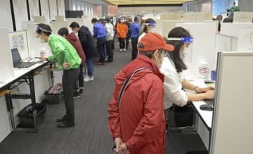 昨年2月、東京国税局の確定申告会場＝東京都中央区