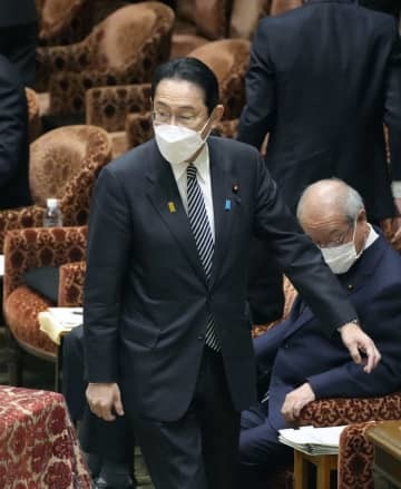 衆院予算委に臨む岸田首相＝7日午前