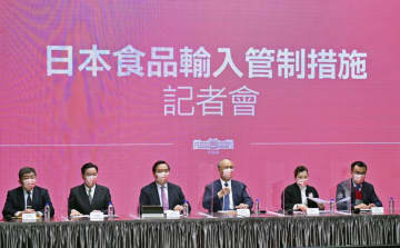 8日、台湾行政院が開催した記者会見＝台北（行政院提供、共同）