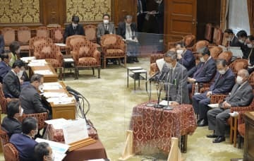 衆院予算委で答弁する新型コロナウイルス感染症対策分科会の尾身茂会長＝8日午前