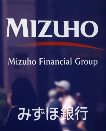 みずほ銀行のロゴ＝2019年5月、東京都中央区