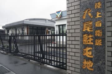 死亡した1等陸尉の男性が所属していた陸上自衛隊八尾駐屯地＝13日、大阪府八尾市