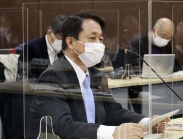 政治倫理審査会に臨む広島県呉市の谷本誠一市議＝17日午後、広島県呉市