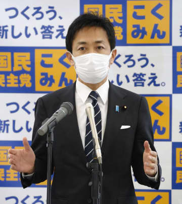 記者会見する国民民主党の玉木代表＝22日午前、国会