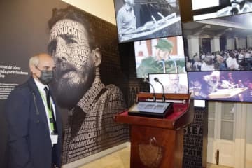ハバナ市内のフィデル・カストロ氏の記念施設で、演説を映像と音声で再現するコーナー＝1月（共同）