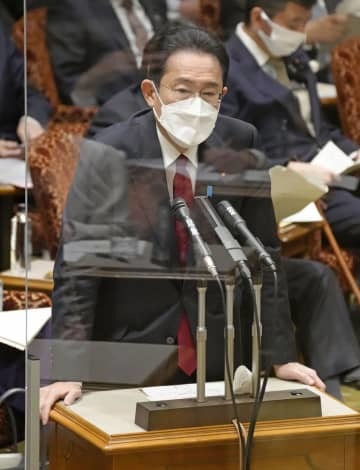 参院予算委で答弁する岸田首相＝25日午前