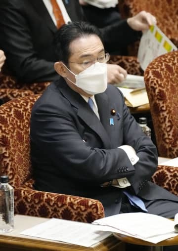 参院予算委に臨む岸田首相＝28日午前