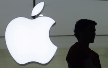 米アップルのロゴ＝2011年12月、ニューヨーク（AP＝共同）