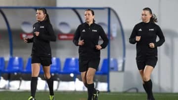 男子のW杯予選を裁いたウクライナ女性審判、「ロシアの情報作戦」を激白
