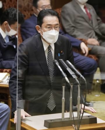 参院予算委で答弁する岸田首相＝2日午後