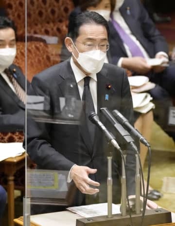 参院予算委で答弁する岸田首相＝7日午前