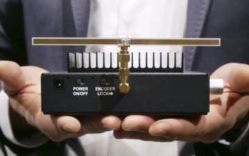無線給電システムの電力送信機（エイターリンク提供）