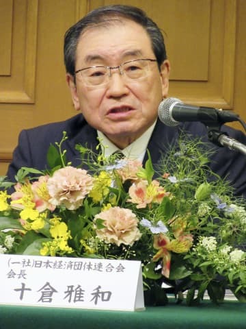 記者会見する経団連の十倉雅和会長＝9日午後、福岡市