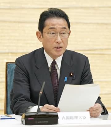 政府与党連絡会議であいさつする岸田首相＝15日午後、首相官邸