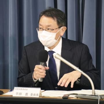 記者会見する地震調査委員会の平田直委員長＝17日午後、文科省