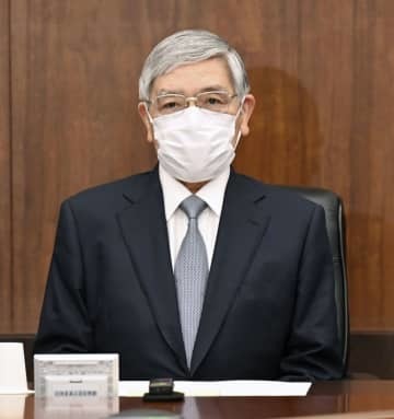 金融政策決定会合に臨む日銀の黒田総裁＝18日午前、日銀本店（代表撮影）