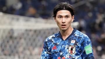 日本代表が抱える「南野の左サイド問題」、吉田麻也が指摘する“改善点”
