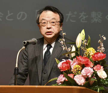 シンポジウムで講演する林真琴検事総長＝21日午後、東京都内