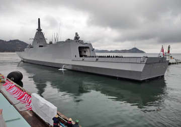就役した海上自衛隊の新型護衛艦、FFM「くまの」＝22日午後、岡山県玉野市