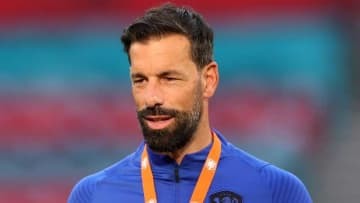 堂安律のPSV、あの英雄級ストライカーが監督就任か