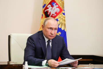 会議に臨むロシアのプーチン大統領＝31日、モスクワ（タス＝共同）