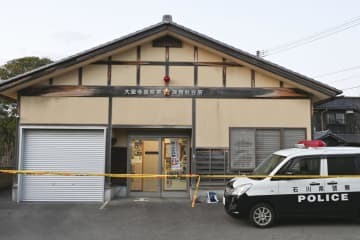 男性巡査長が頭から血を流して倒れていた石川県加賀市篠原町の大聖寺署篠原駐在所＝1日午後
