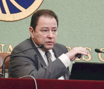 日本記者クラブで記者会見するウクライナのセルギー・コルスンスキー駐日大使＝1日午前、東京都千代田区