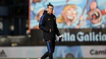 ベイル、レアルのベンチ入りに“遅刻”…試合中に歩く