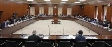 開かれた参院憲法審査会＝6日午後