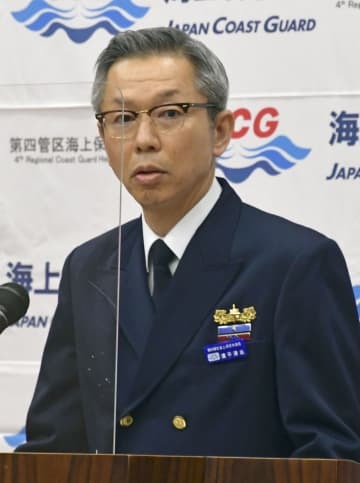 就任会見をする第4管区海上保安本部の浜平清志本部長＝7日午前、名古屋市