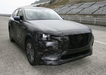 マツダの「CX―60」の試作車＝3月、山口県美祢市