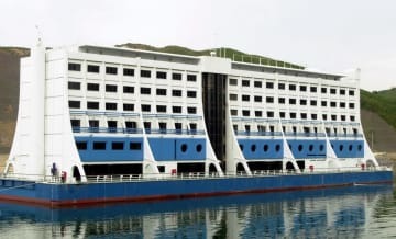 北朝鮮・金剛山の、韓国側が建てたホテル＝2001年（聯合＝共同）