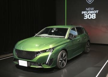 プジョーの「308」＝13日午後、東京都港区